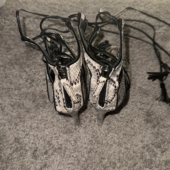 Snake skin heels - Picture 3 of 5